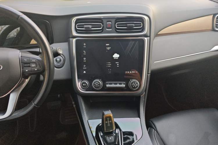 Used Lynk & Co 01 2020 2.0T Two-Wheel Drive Pure Pro Version China VI Standard Audio And AC Panel