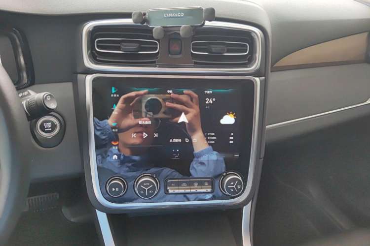 Used Lynk & Co 01 2020 2.0T Two-Wheel Drive Pure Pro Version China VI Standard Audio And AC Panel
