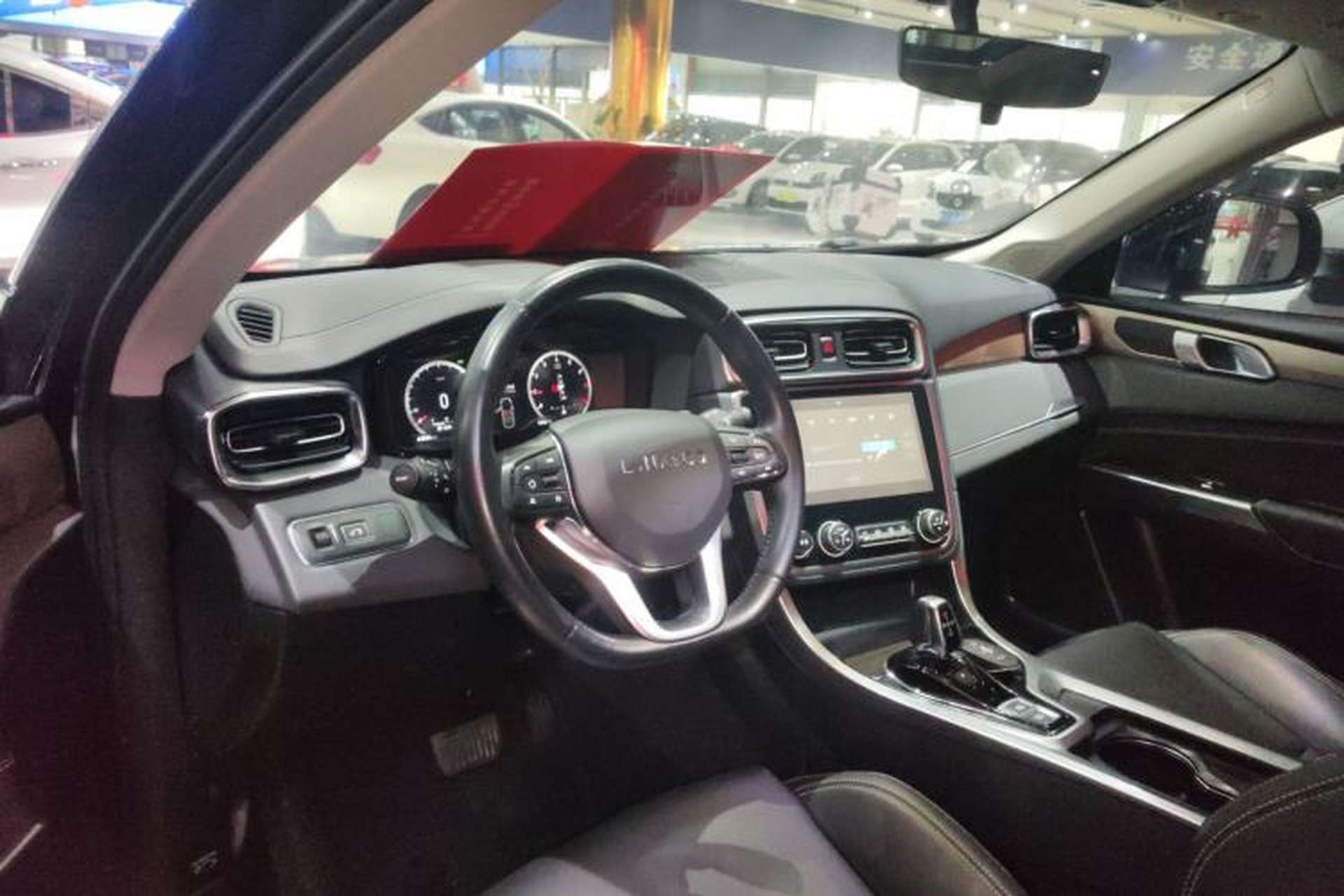 Used Lynk & Co 01 2020 2.0T Two-Wheel Drive Pure Pro Version China VI Standard Center Console