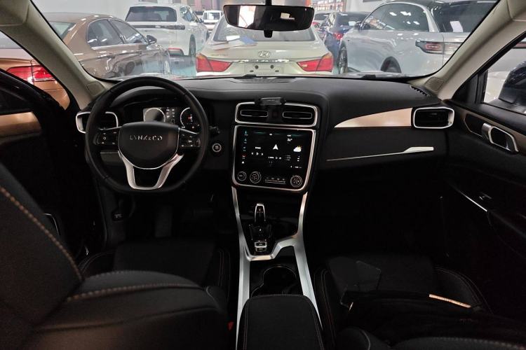 Used Lynk & Co 01 2020 2.0T Two-Wheel Drive Pure Pro Version China VI Standard Center Console