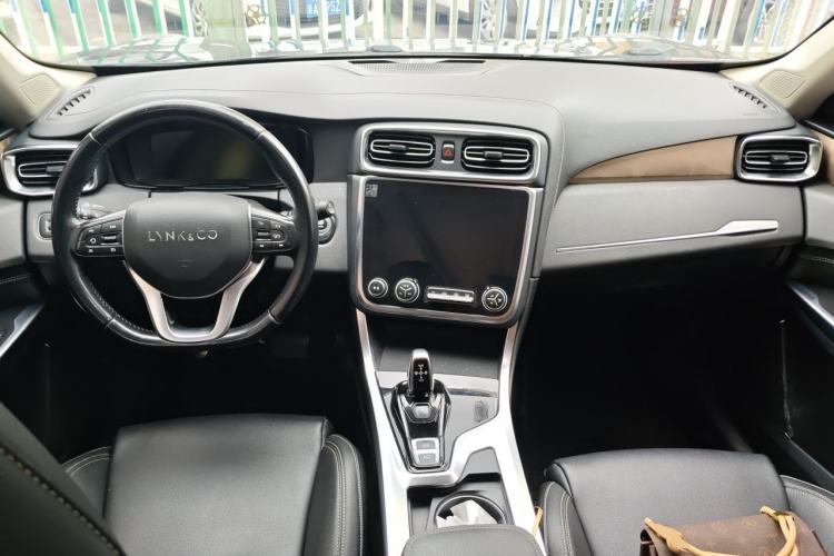 Used Lynk & Co 01 2020 2.0T Two-Wheel Drive Pure Pro Version China VI Standard Center Console