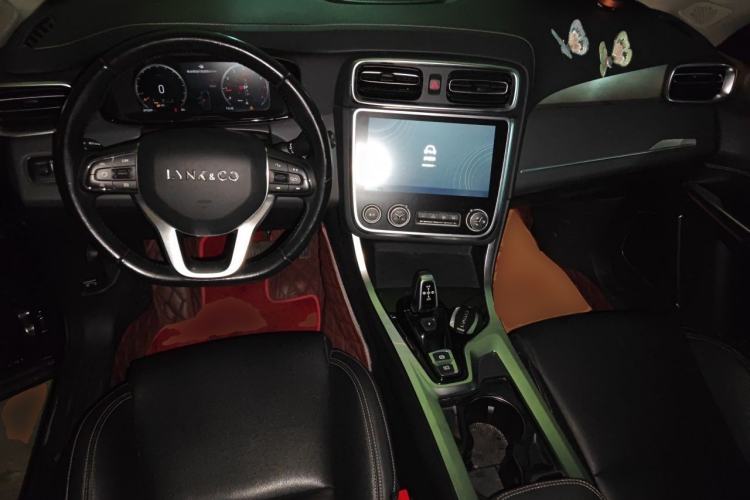 Used Lynk & Co 01 2020 2.0T Two-Wheel Drive Pure Pro Version China VI Standard Center Console