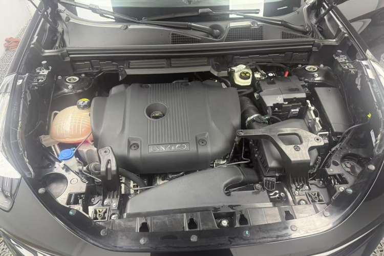 Used Lynk & Co 01 2020 2.0T Two-Wheel Drive Pure Pro Version China VI Standard Engine Bay