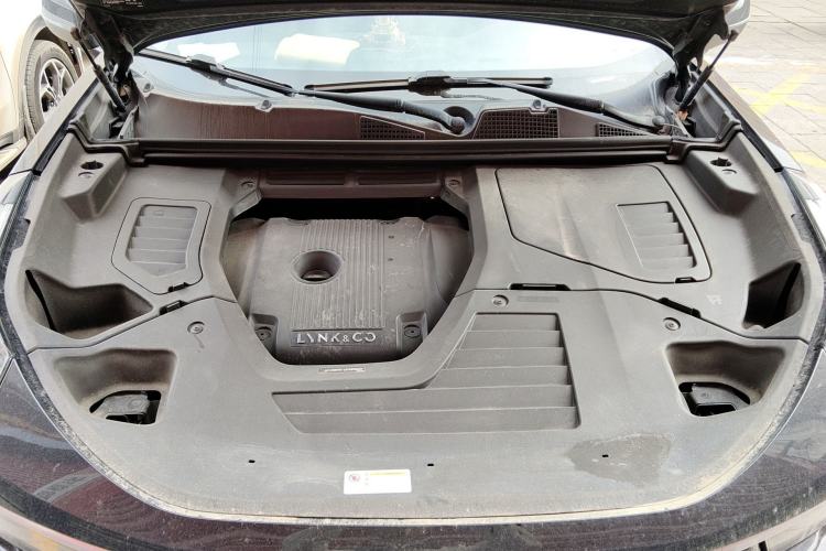 Used Lynk & Co 01 2020 2.0T Two-Wheel Drive Pure Pro Version China VI Standard Engine Bay