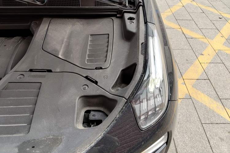 Used Lynk & Co 01 2020 2.0T Two-Wheel Drive Pure Pro Version China VI Standard Engine Bay Left