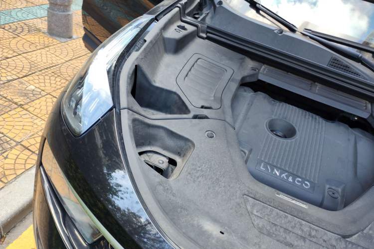 Used Lynk & Co 01 2020 2.0T Two-Wheel Drive Pure Pro Version China VI Standard Engine Bay Right