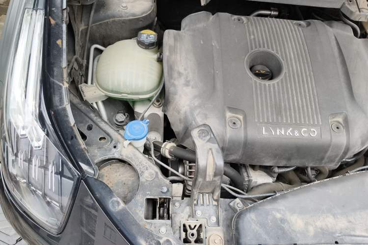 Used Lynk & Co 01 2020 2.0T Two-Wheel Drive Pure Pro Version China VI Standard Engine Bay Right