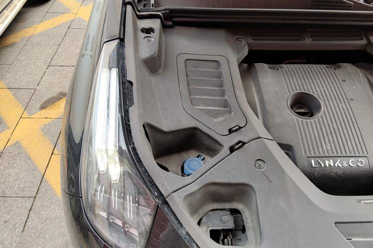 Used Lynk & Co 01 2020 2.0T Two-Wheel Drive Pure Pro Version China VI Standard Engine Bay Right