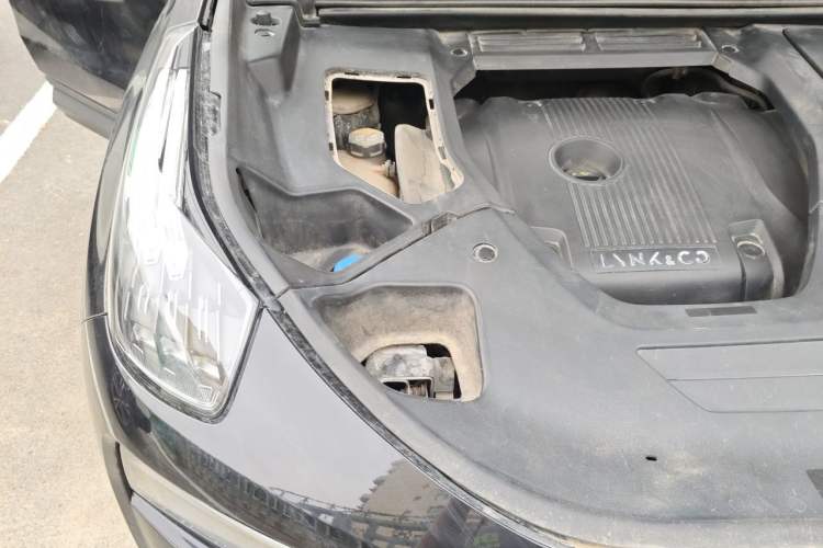 Used Lynk & Co 01 2020 2.0T Two-Wheel Drive Pure Pro Version China VI Standard Engine Bay Right