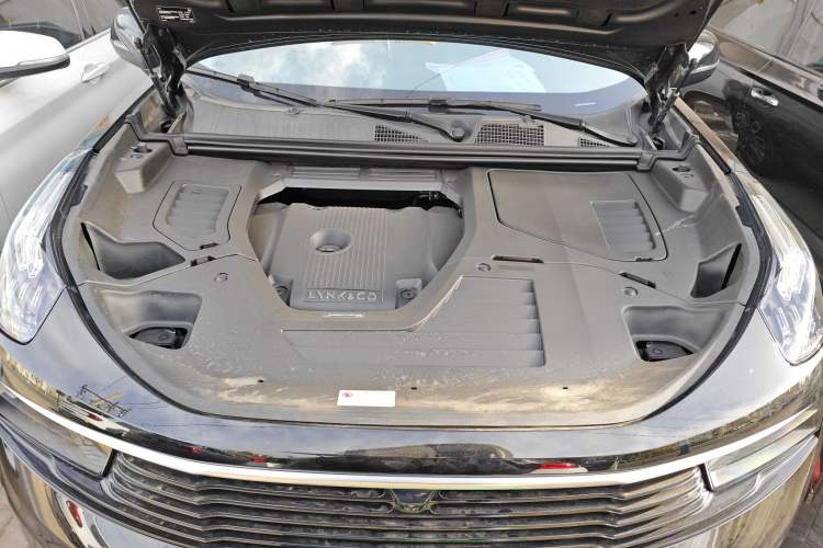 Used Lynk & Co 01 2020 2.0T Two-Wheel Drive Pure Pro Version China VI Standard Engine Bay