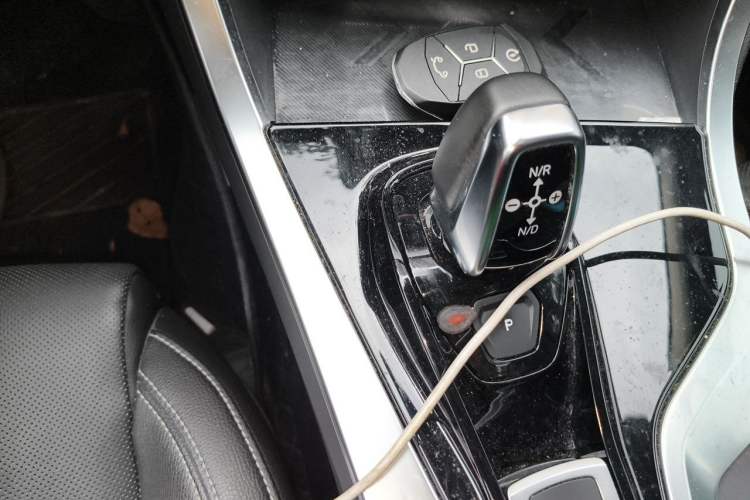 Used Lynk & Co 01 2020 2.0T Two-Wheel Drive Pure Pro Version China VI Standard Gear Lever