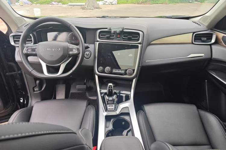 Used Lynk & Co 01 2020 2.0T Two-Wheel Drive Pure Pro Version China VI Standard Interior 1