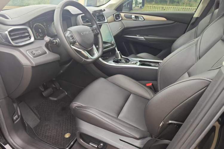 Used Lynk & Co 01 2020 2.0T Two-Wheel Drive Pure Pro Version China VI Standard Interior 2