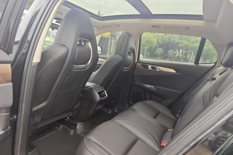Used Lynk & Co 01 2020 2.0T Two-Wheel Drive Pure Pro Version China VI Standard Interior 3
