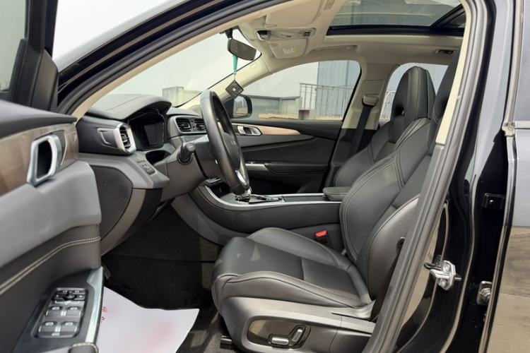 Used Lynk & Co 01 2020 2.0T Two-Wheel Drive Pure Pro Version China VI Standard Interior 4