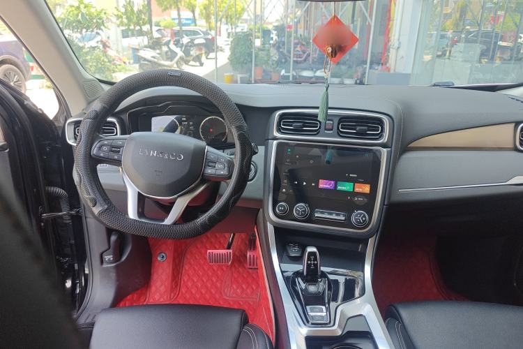 Used Lynk & Co 01 2020 2.0T Two-Wheel Drive Pure Pro Version China VI Standard Interior 4