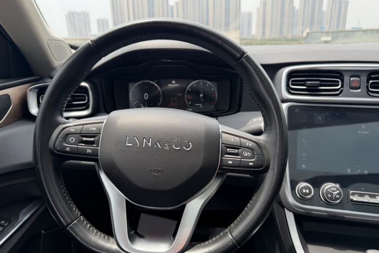 Used Lynk & Co 01 2020 2.0T Two-Wheel Drive Pure Pro Version China VI Standard Interior 8