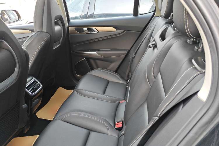 Used Lynk & Co 01 2020 2.0T Two-Wheel Drive Pure Pro Version China VI Standard Left Rear Seat