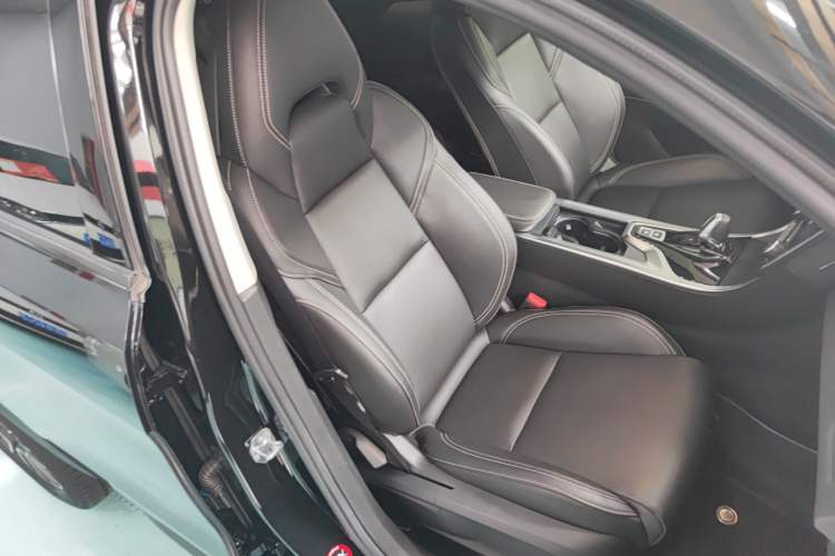 Used Lynk & Co 01 2020 2.0T Two-Wheel Drive Pure Pro Version China VI Standard Right Front Seat