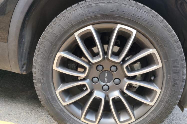 Used Lynk & Co 01 2020 2.0T Two-Wheel Drive Pure Pro Version China VI Standard Right Front Wheel Hub