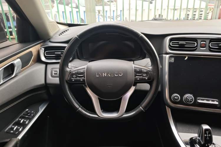 Used Lynk & Co 01 2020 2.0T Two-Wheel Drive Pure Pro Version China VI Standard Steering Wheel