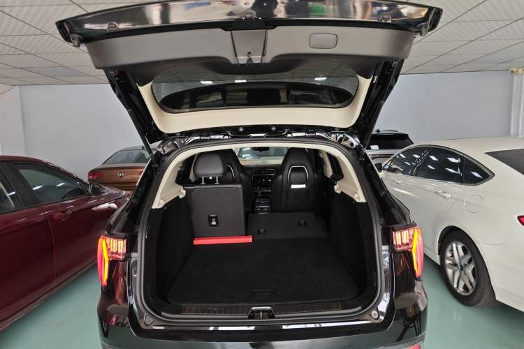 Used Lynk & Co 01 2020 2.0T Two-Wheel Drive Pure Pro Version China VI Standard Trunk