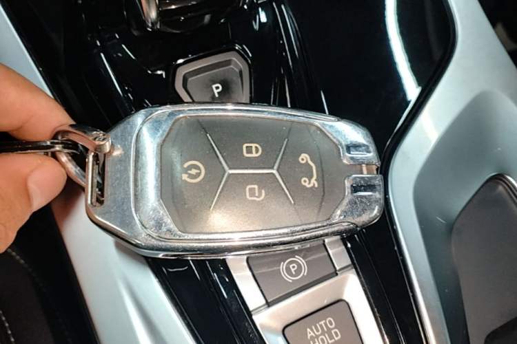 Used Lynk & Co 01 2020 2.0T Two-Wheel Drive Pure Pro Version China VI Standard Vehicle Key