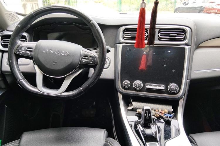 Used Lynk & Co 01 2020 2.0T Two-Wheel Drive Pure Pro Version China VI Standard Center Console