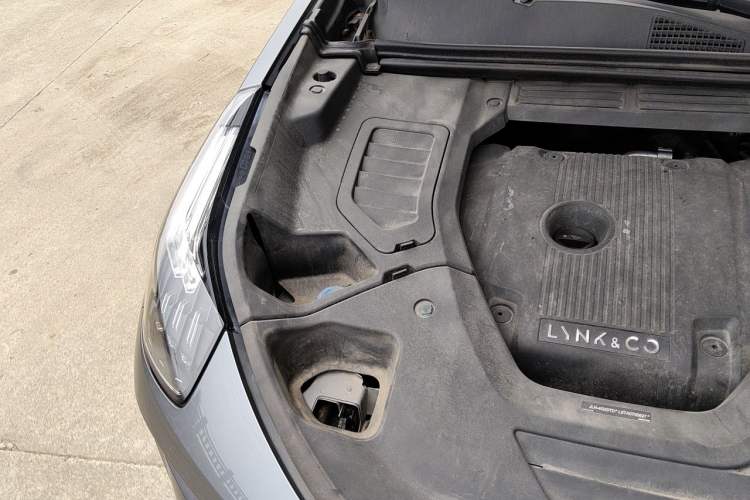 Used Lynk & Co 01 2020 2.0T Two-Wheel Drive Pure Pro Version China VI Standard Engine Bay Right