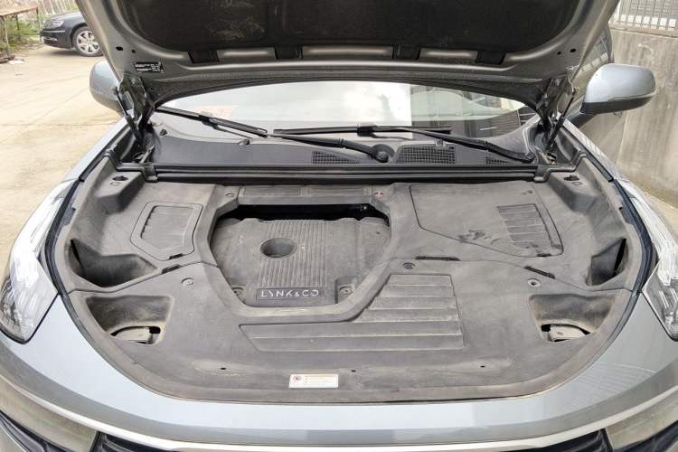 Used Lynk & Co 01 2020 2.0T Two-Wheel Drive Pure Pro Version China VI Standard Engine Bay