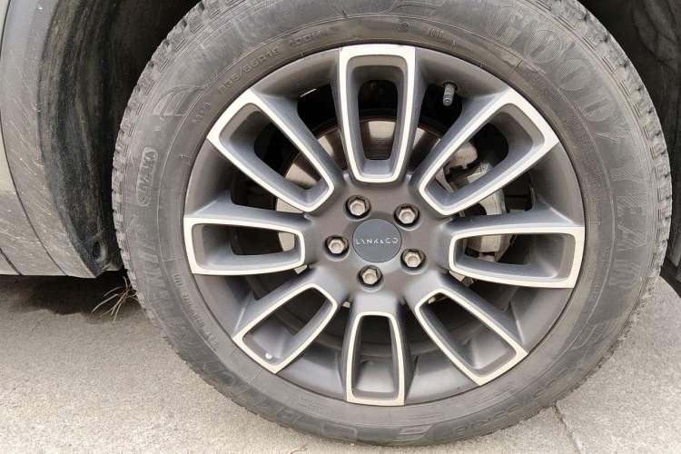 Used Lynk & Co 01 2020 2.0T Two-Wheel Drive Pure Pro Version China VI Standard Right Front Wheel Hub