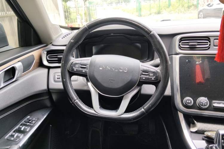 Used Lynk & Co 01 2020 2.0T Two-Wheel Drive Pure Pro Version China VI Standard Steering Wheel