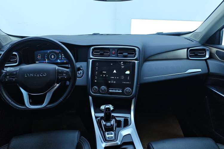 Used Lynk & Co 01 2020 2.0T Two-Wheel Drive Pure Pro Version China VI Standard Audio And AC Panel
