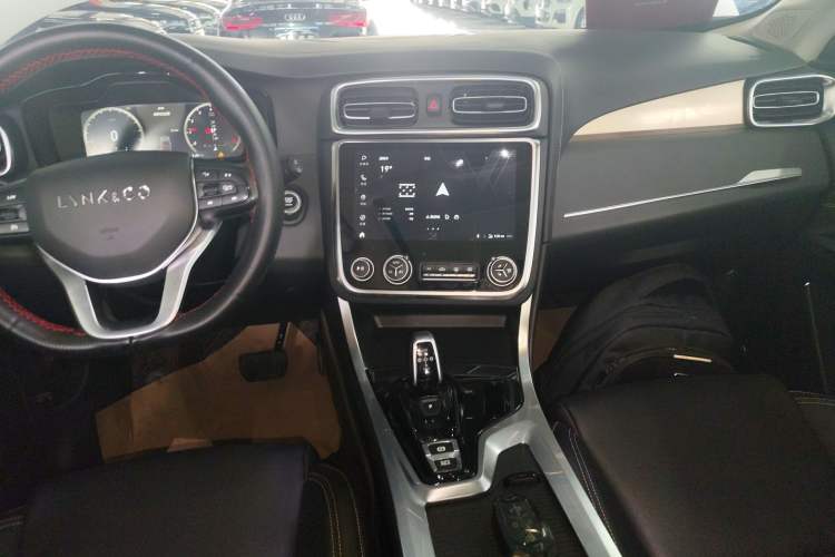 Used Lynk & Co 01 2020 2.0T Two-Wheel Drive Pure Pro Version China VI Standard Audio And AC Panel