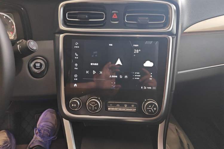 Used Lynk & Co 01 2020 2.0T Two-Wheel Drive Pure Pro Version China VI Standard Audio And AC Panel