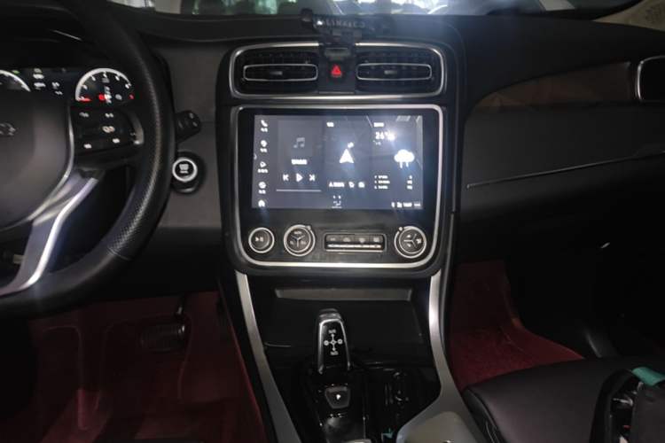 Used Lynk & Co 01 2020 2.0T Two-Wheel Drive Pure Pro Version China VI Standard Audio And AC Panel