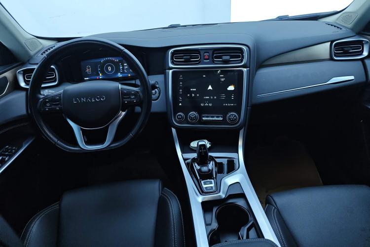 Used Lynk & Co 01 2020 2.0T Two-Wheel Drive Pure Pro Version China VI Standard Center Console