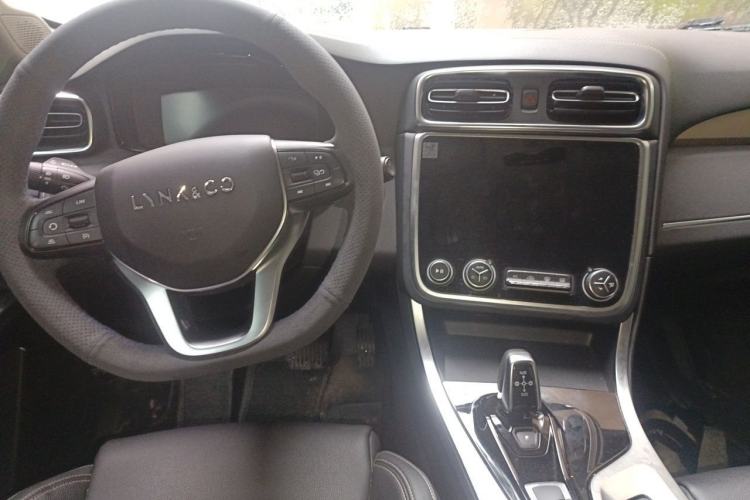 Used Lynk & Co 01 2020 2.0T Two-Wheel Drive Pure Pro Version China VI Standard Center Console