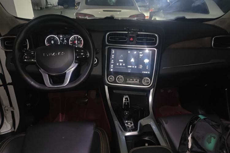 Used Lynk & Co 01 2020 2.0T Two-Wheel Drive Pure Pro Version China VI Standard Center Console