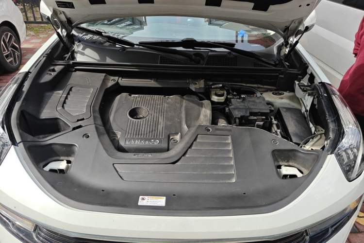 Used Lynk & Co 01 2020 2.0T Two-Wheel Drive Pure Pro Version China VI Standard Engine Bay