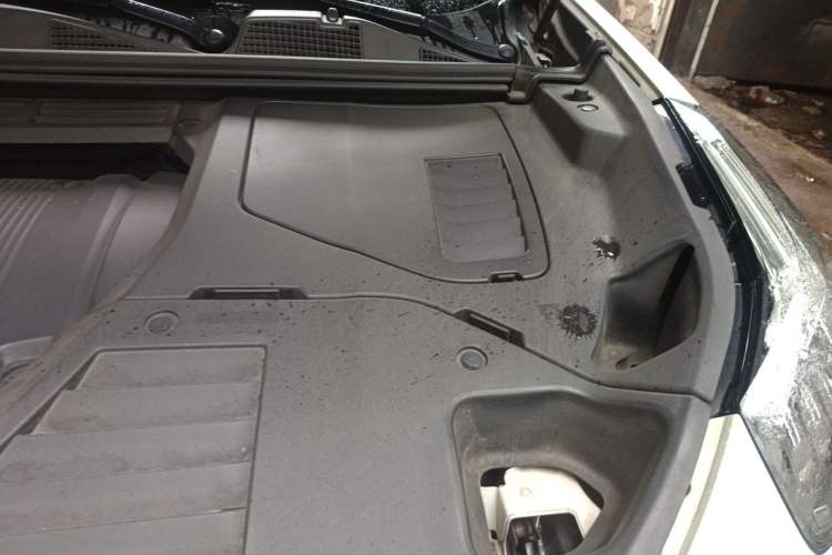 Used Lynk & Co 01 2020 2.0T Two-Wheel Drive Pure Pro Version China VI Standard Engine Bay Left