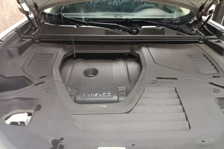 Used Lynk & Co 01 2020 2.0T Two-Wheel Drive Pure Pro Version China VI Standard Engine Bay