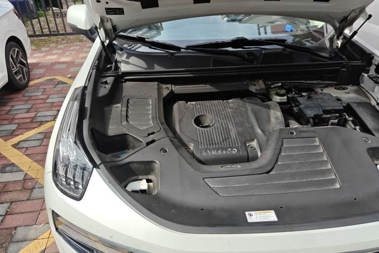 Used Lynk & Co 01 2020 2.0T Two-Wheel Drive Pure Pro Version China VI Standard Engine Bay Right