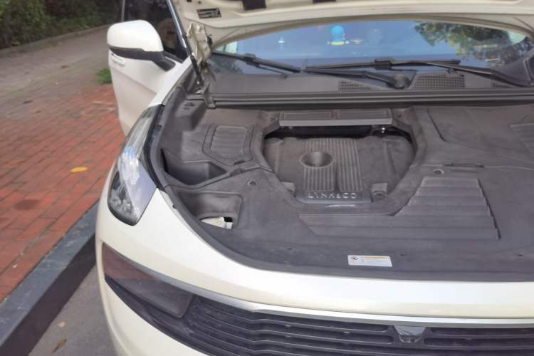 Used Lynk & Co 01 2020 2.0T Two-Wheel Drive Pure Pro Version China VI Standard Engine Bay Right