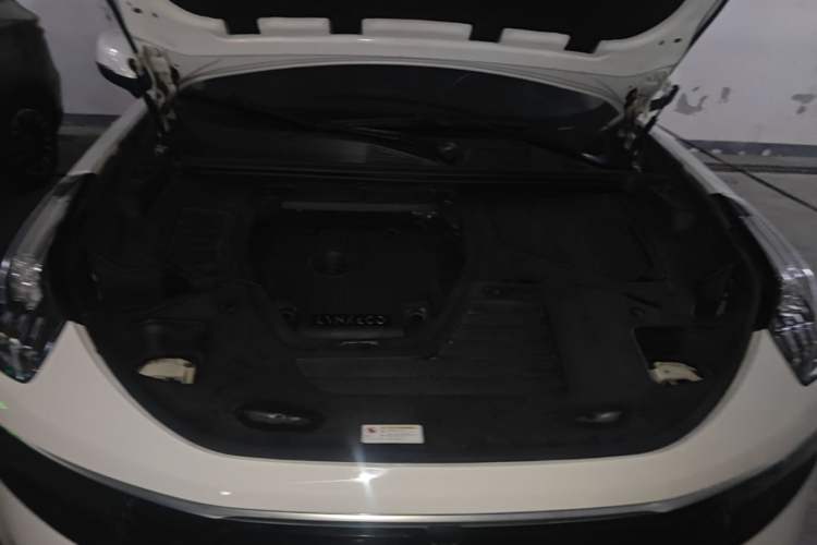 Used Lynk & Co 01 2020 2.0T Two-Wheel Drive Pure Pro Version China VI Standard Engine Bay