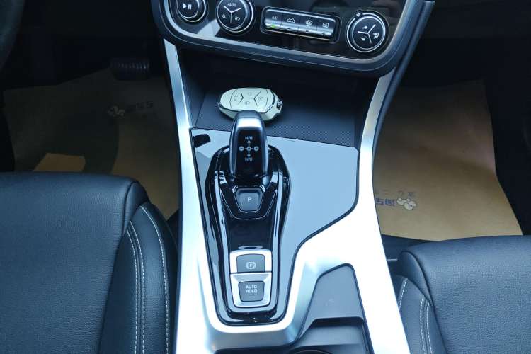 Used Lynk & Co 01 2020 2.0T Two-Wheel Drive Pure Pro Version China VI Standard Gear Lever