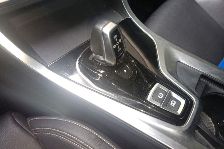 Used Lynk & Co 01 2020 2.0T Two-Wheel Drive Pure Pro Version China VI Standard Gear Lever