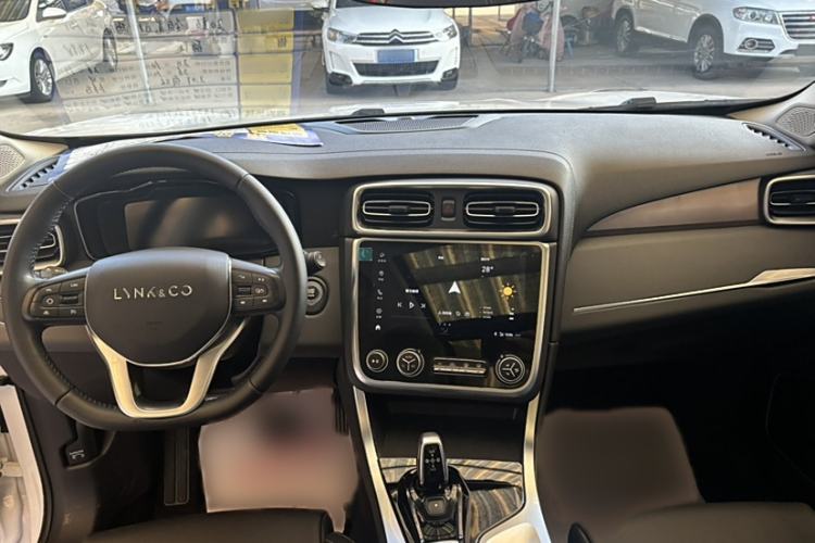 Used Lynk & Co 01 2020 2.0T Two-Wheel Drive Pure Pro Version China VI Standard Interior 1