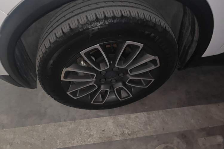 Used Lynk & Co 01 2020 2.0T Two-Wheel Drive Pure Pro Version China VI Standard Left Front Wheel Hub