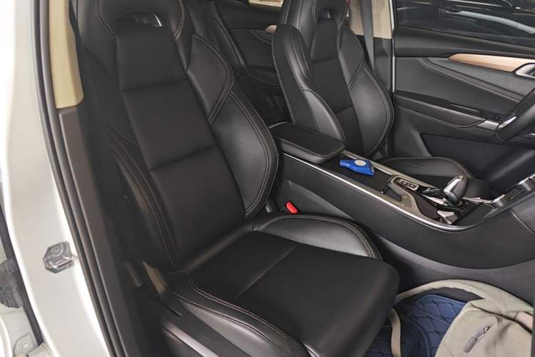 Used Lynk & Co 01 2020 2.0T Two-Wheel Drive Pure Pro Version China VI Standard Right Front Seat